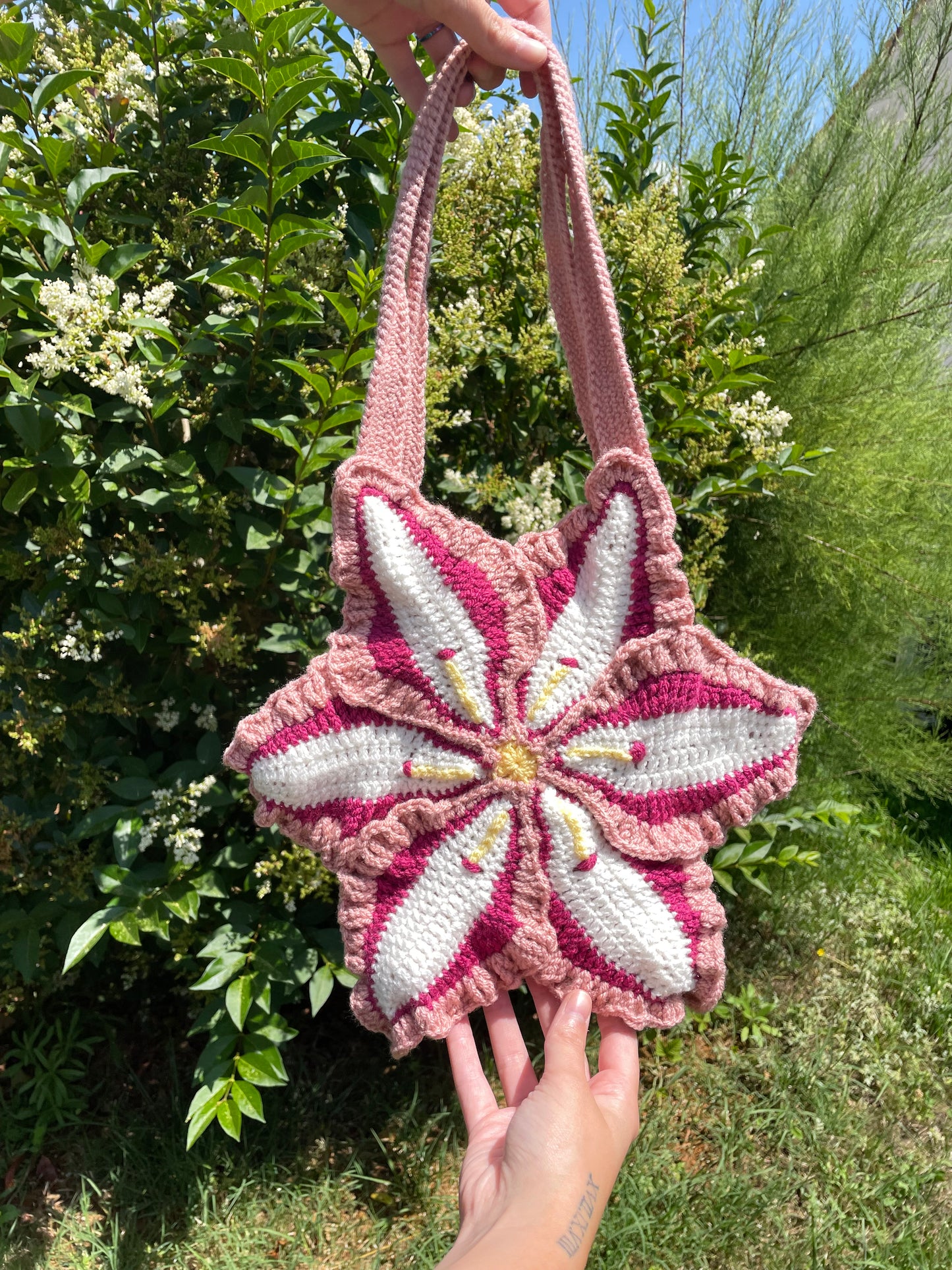 Sac Lily
